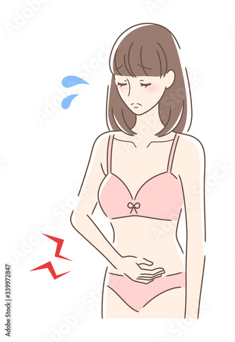 お腹が気になる女性
