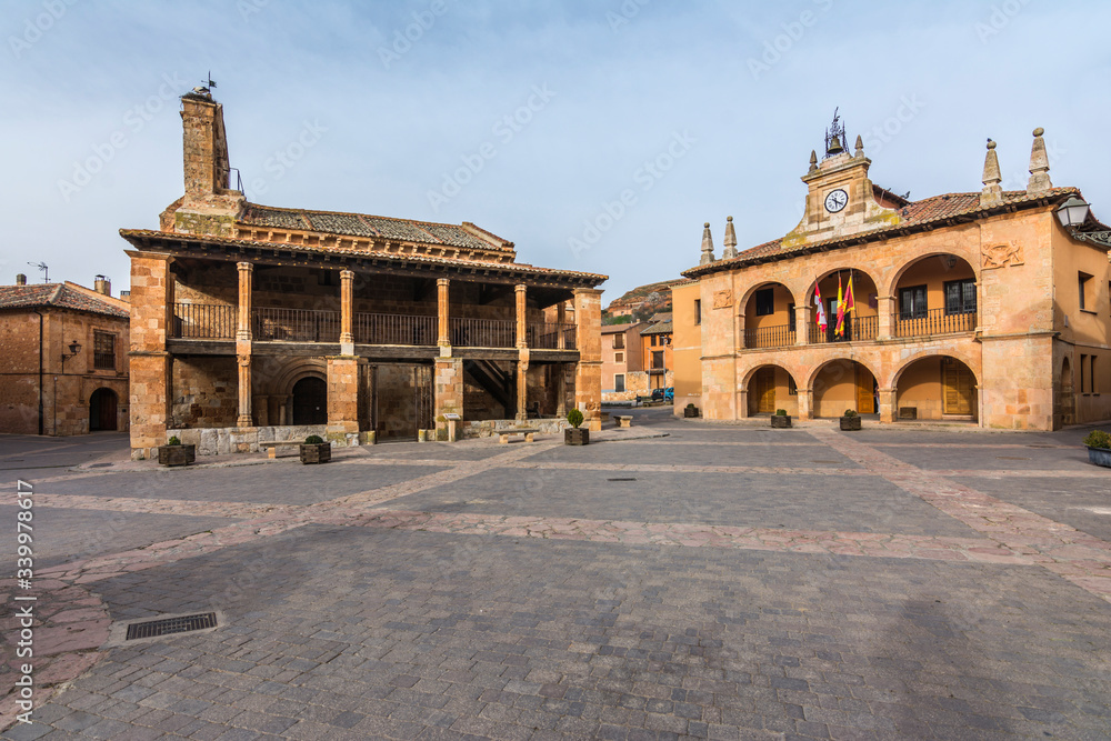 Main square of the town of Ayllón in the province of Segovia. Church of San Miguel, built in the 12th century (Spain)