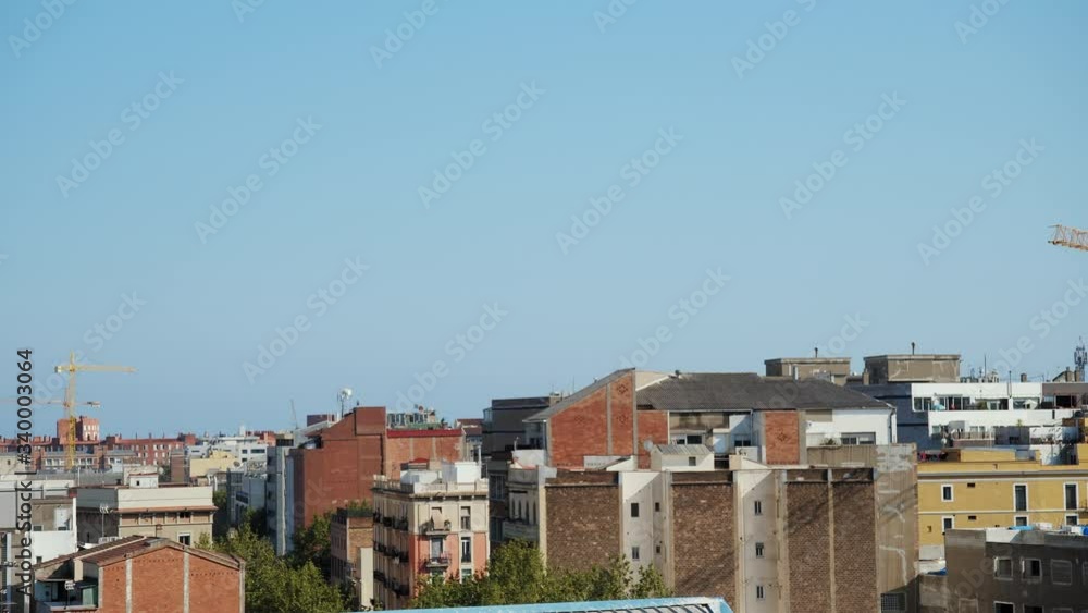 Zona Comercial de Pueblo nuevo (Poble Nou) en Barcelona, zona de oficinas, con la torre Agbar, vistas desde la azotea Zona Comercial de Pueblo nuevo (Poble Nou) en Barcelona, zona de oficinas, con la torre Agbar, vistas desde la azotea