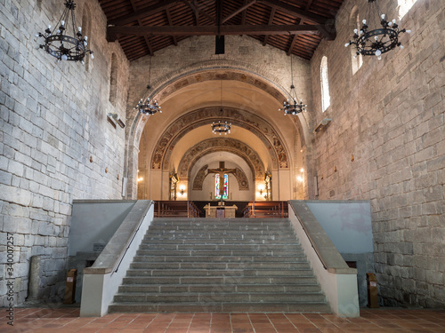 Foto Interior of the medieval abbey of Abbadia San Salvatore, Italy