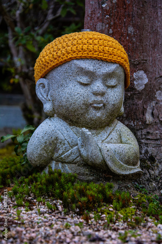 estatua buda bebe