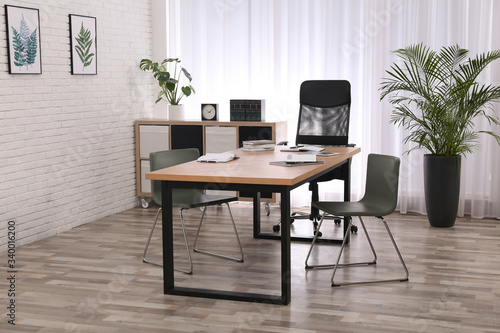 Director's office with large wooden table. Interior design © New Africa