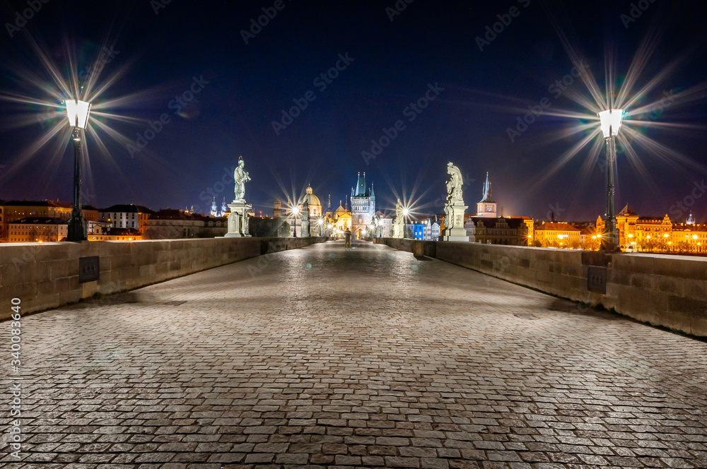 Obraz premium Empty Charles Bridge in Prague at night. Empty Prague during pandemic covid-19. No people.