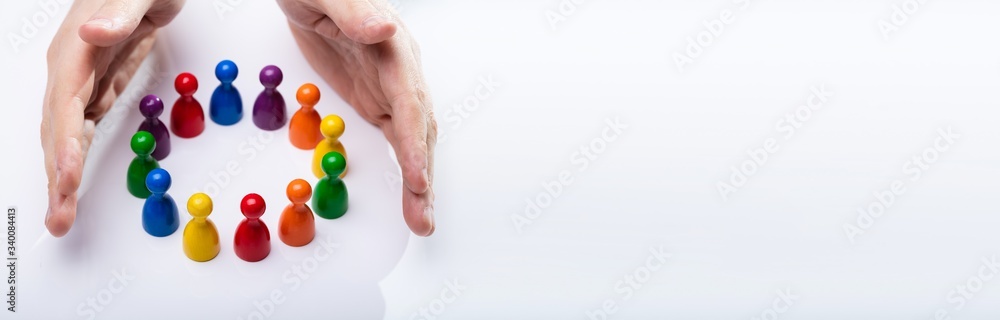 Obraz premium Colorful Pawns Making A Circle