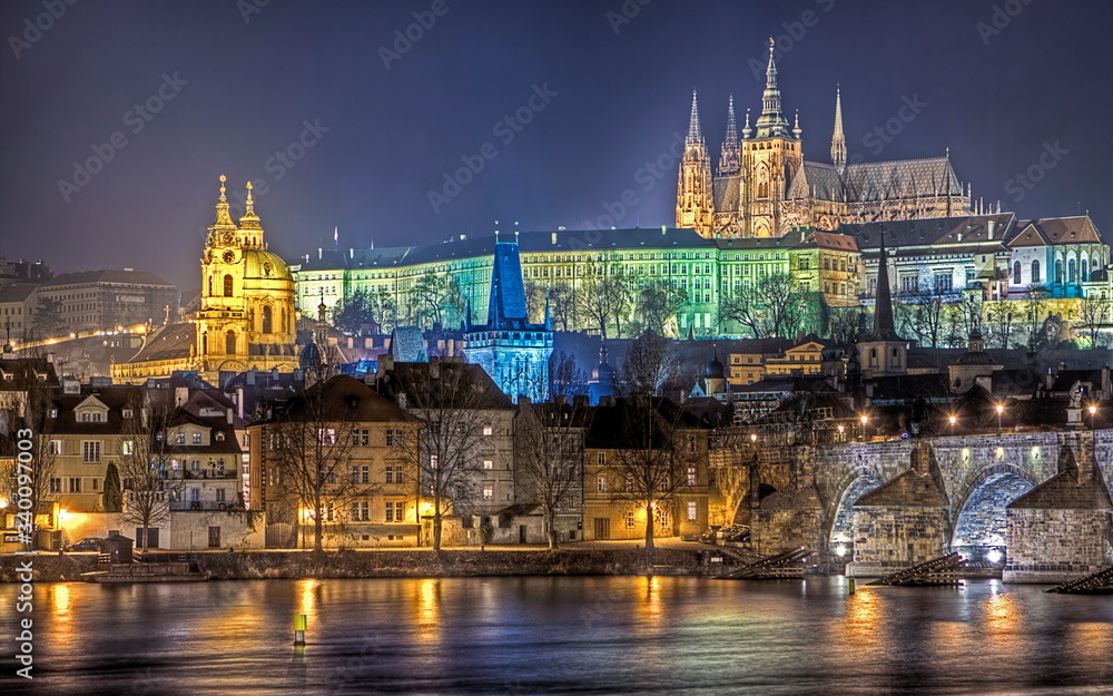 Fototapeta premium nocny widok na pragę