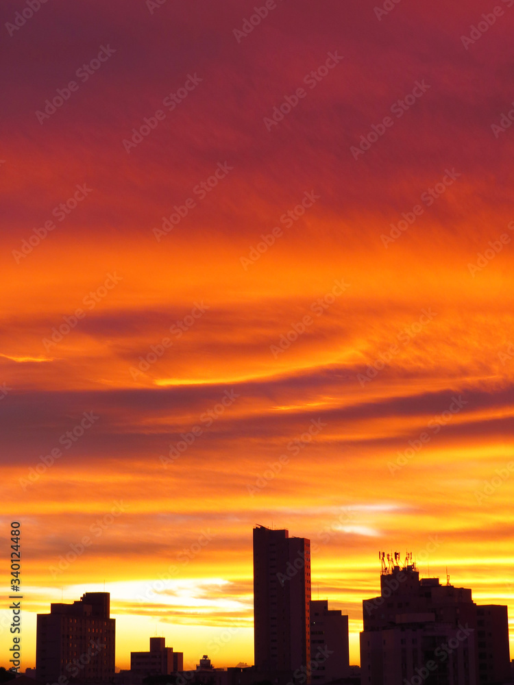 Pôr do sol na cidade Pôr do sol na cidade