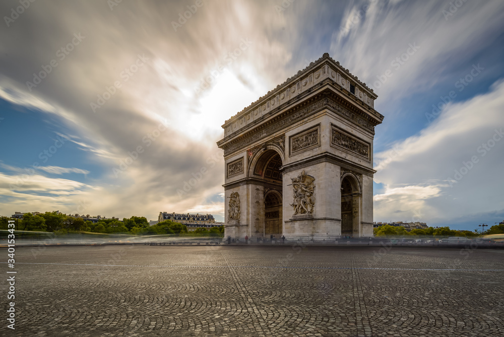 Obraz premium Sep 16/2017 The great gate in a cloudy afternoon at Paris, France