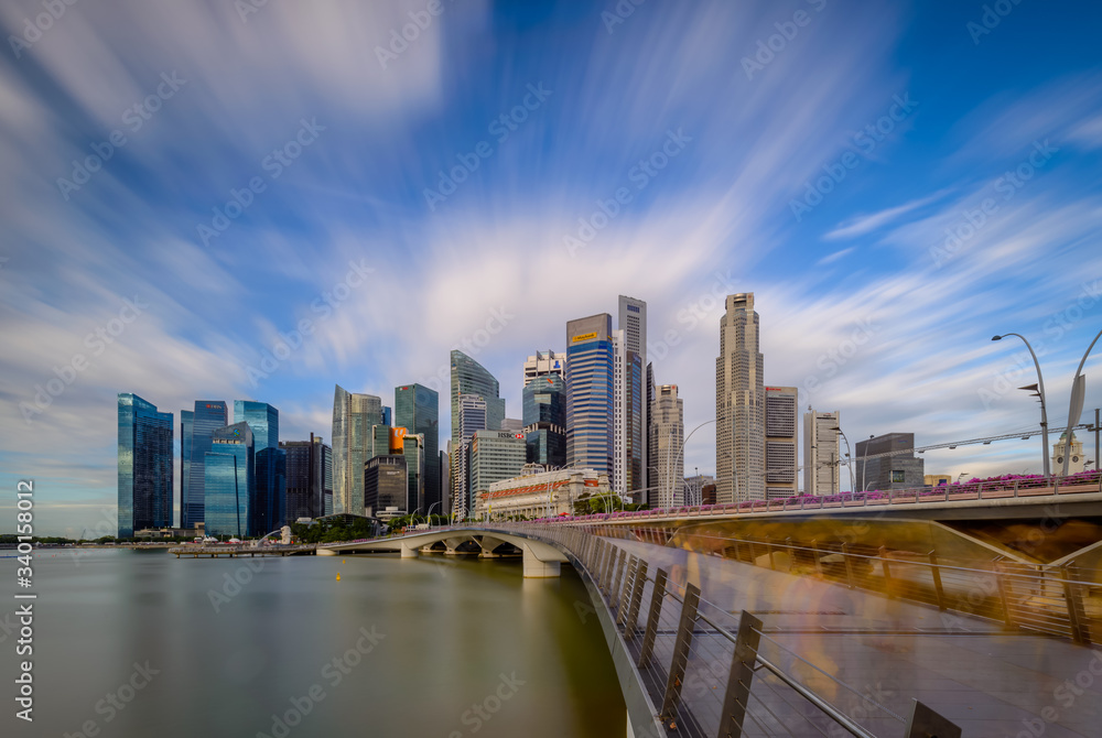 Fototapeta premium Singapore 2018 Early morning at Marina bay with dramatic blue sky