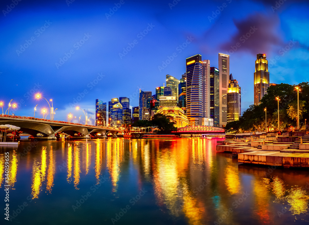 Fototapeta premium Singapore 2018 blue hour at Queen Elizabeth Walk over look to singapore central business district