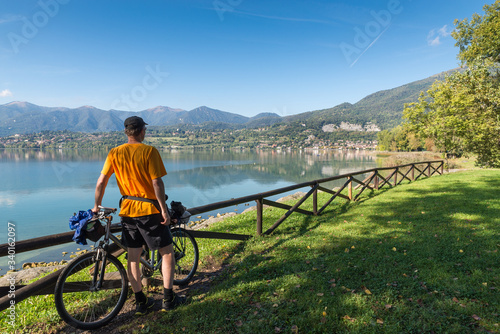 Quadro su tela Stunning italian lake