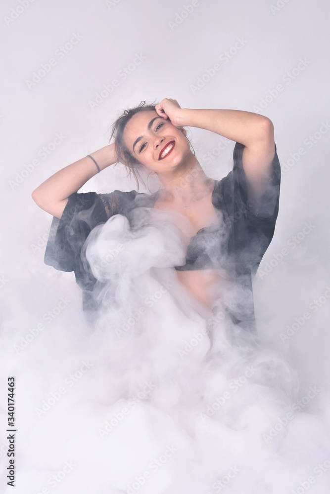 Magnifique sourire pour ce modèle photo au corps parfait Magnifique sourire pour ce modèle photo au corps parfait