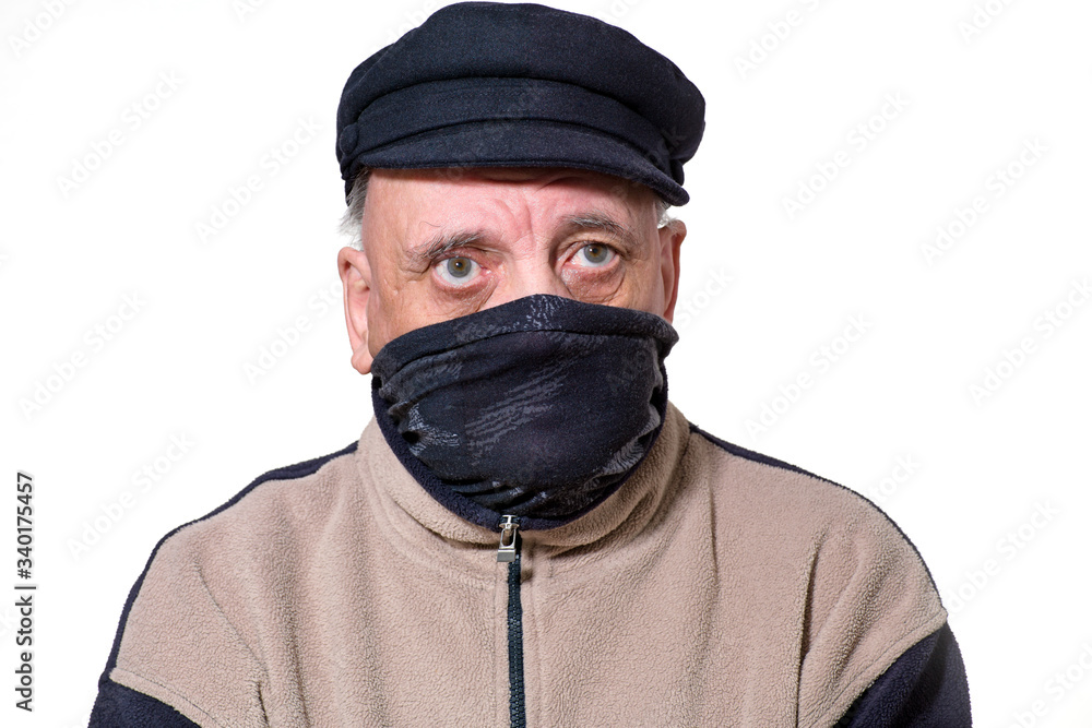 portrait vieil homme protégé par masque sur fond clair portrait vieil homme protégé par masque sur fond clair
