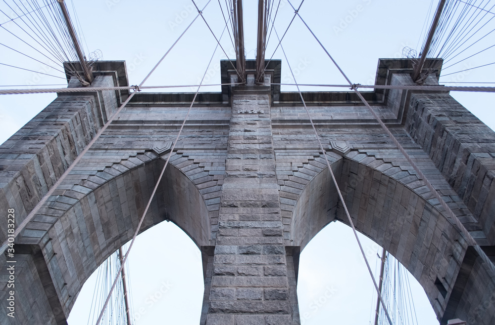 Fototapeta premium Brooklyn Bridge high structure