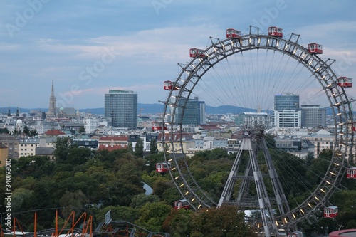 Canvas Print Ferris wheel and the city of Vienna