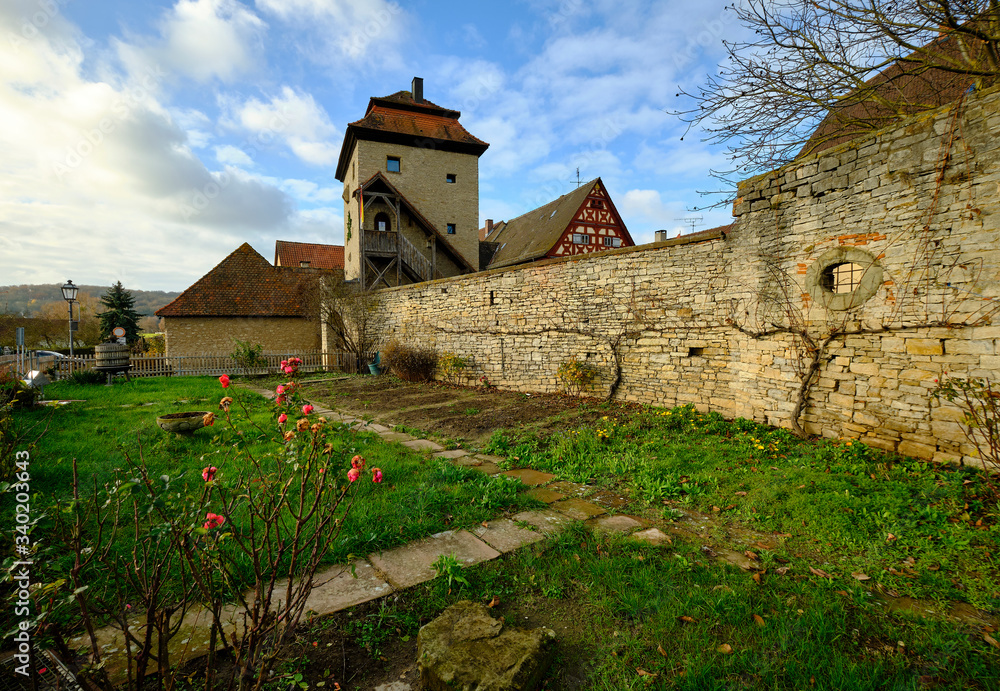 Weinort Sommerach und die Weinberge auf der Weininsel an der Vokacher Mainschleife, Landkreis Kitzingen, Unterfranken, Franken, Bayern, Deutschland Weinort Sommerach und die Weinberge auf der Weininsel an der Vokacher Mainschleife, Landkreis Kitzingen, Unterfranken, Franken, Bayern, Deutschland