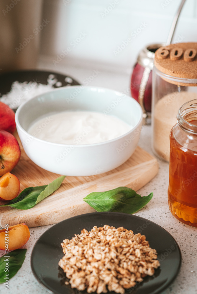 stunning breakfast - yogurt granola with fresh fruit stunning breakfast - yogurt granola with fresh fruit