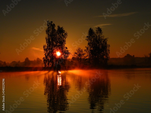 Fototapeta Naklejka Na Ścianę i Meble -  wschód słońca