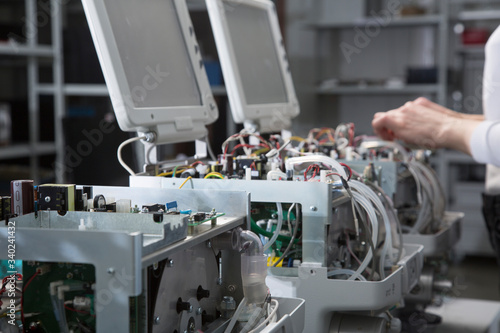 Apparatus for artificial lung ventilation. Intensive care. Resuscitation. Treatment of lung diseases. Pneumonia. Rescue measures for severe lung diseases. Manufacturing, checking, testing of e device