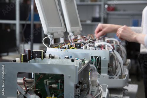 Apparatus for artificial lung ventilation. Intensive care. Resuscitation. Treatment of lung diseases. Pneumonia. Rescue measures for severe lung diseases. Manufacturing, checking, testing of e device