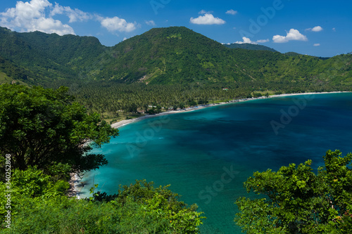 Fototapeta Naklejka Na Ścianę i Meble -  Green lush coast of the island of Lombok, Indonesia