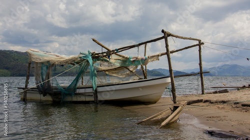 Pesca tradicional asiatica con barcas y redes