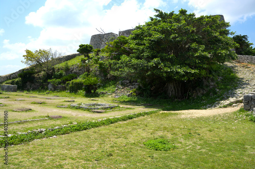 世界遺産　勝連城跡 © shikema