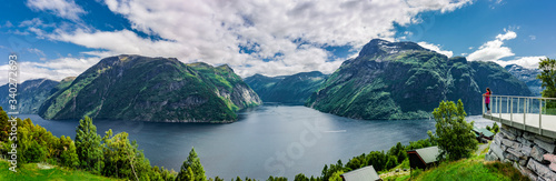 Blick auf den Geirangerfjord vom Aussichtspunkt bei Hellesylt