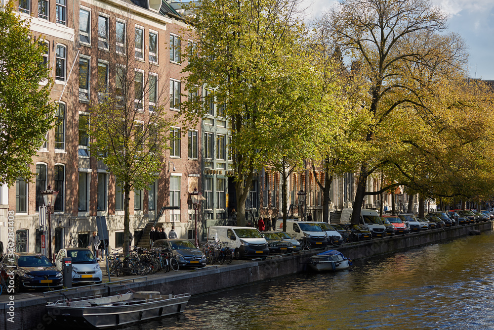 Fototapeta premium Amsterdam canal view in autumn