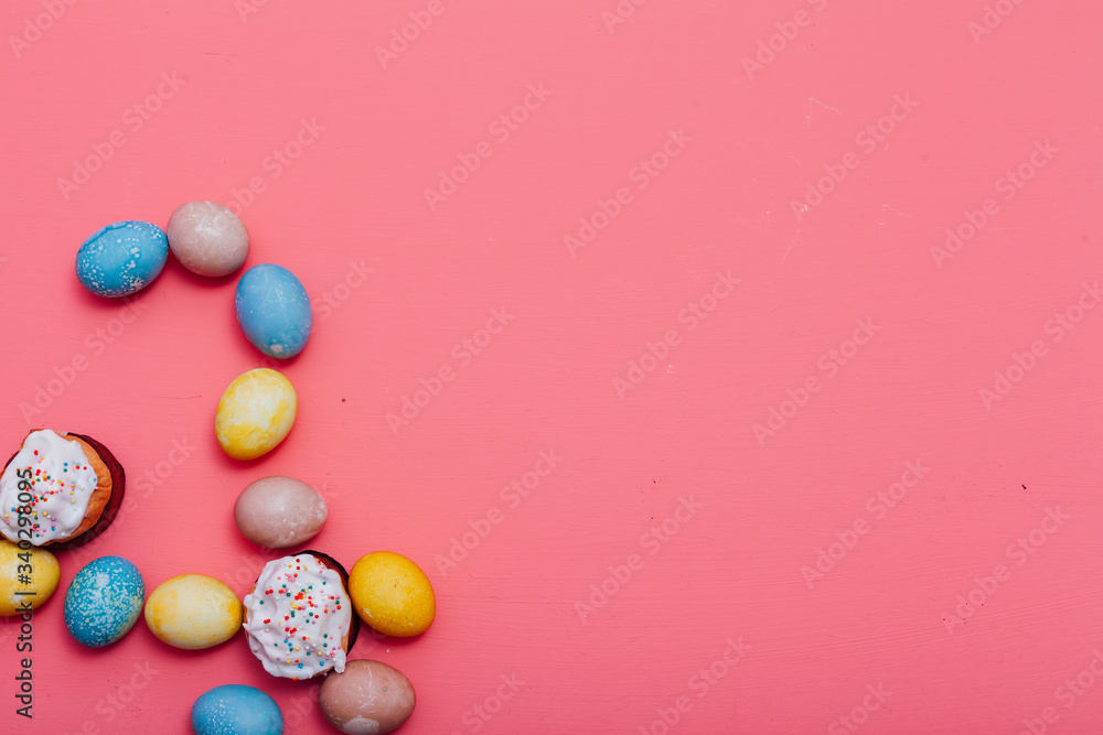 Obraz premium Family Easter Easter holiday egg cake pink background