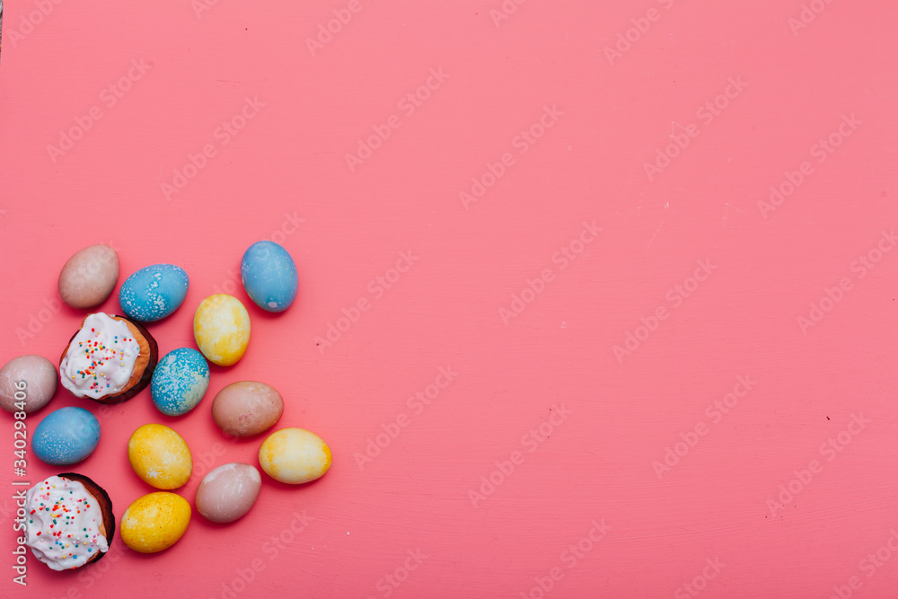 Obraz premium Family Easter Easter holiday egg cake pink background
