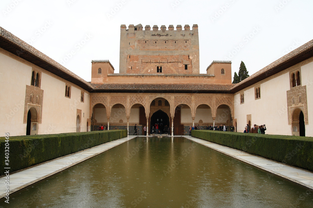Fototapeta premium Alhambra palace complex in Spain