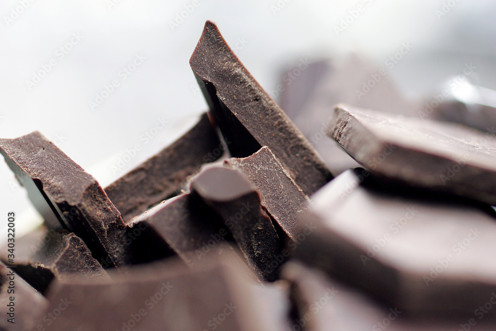 Assortiment et degustation de plaquette de chocolat Assortiment et degustation de plaquette de chocolat