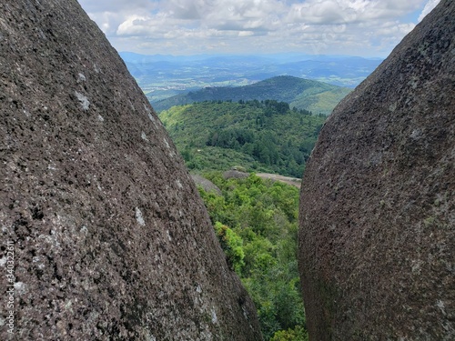 Montanha com Pedras Fenda photo