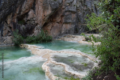 aguas turquesa, ríos, montaña, piscinas naturales