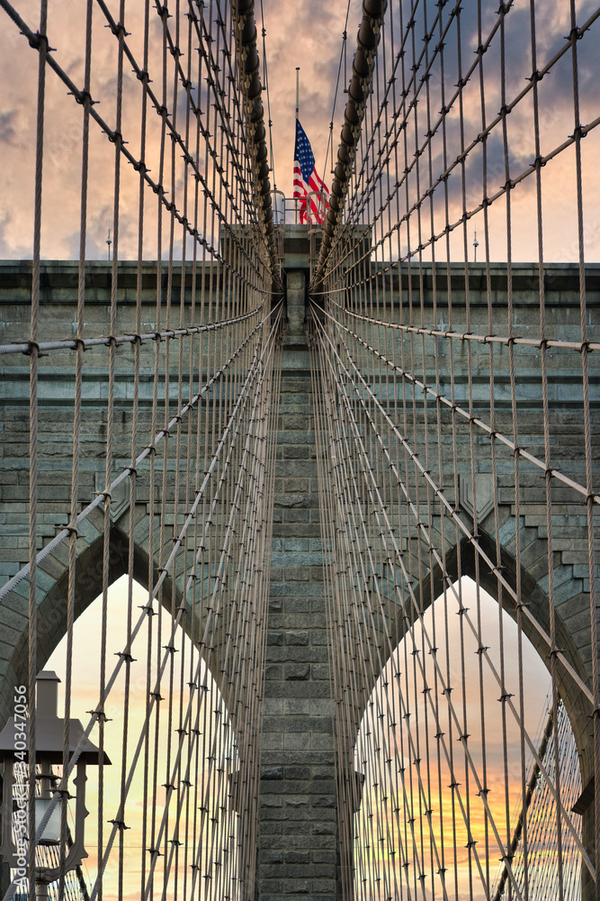 Fototapeta premium Pont de Brooklyn au soleil couchant