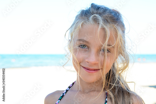 Ragazza al mare