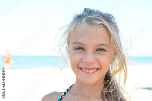 Ragazza al mare