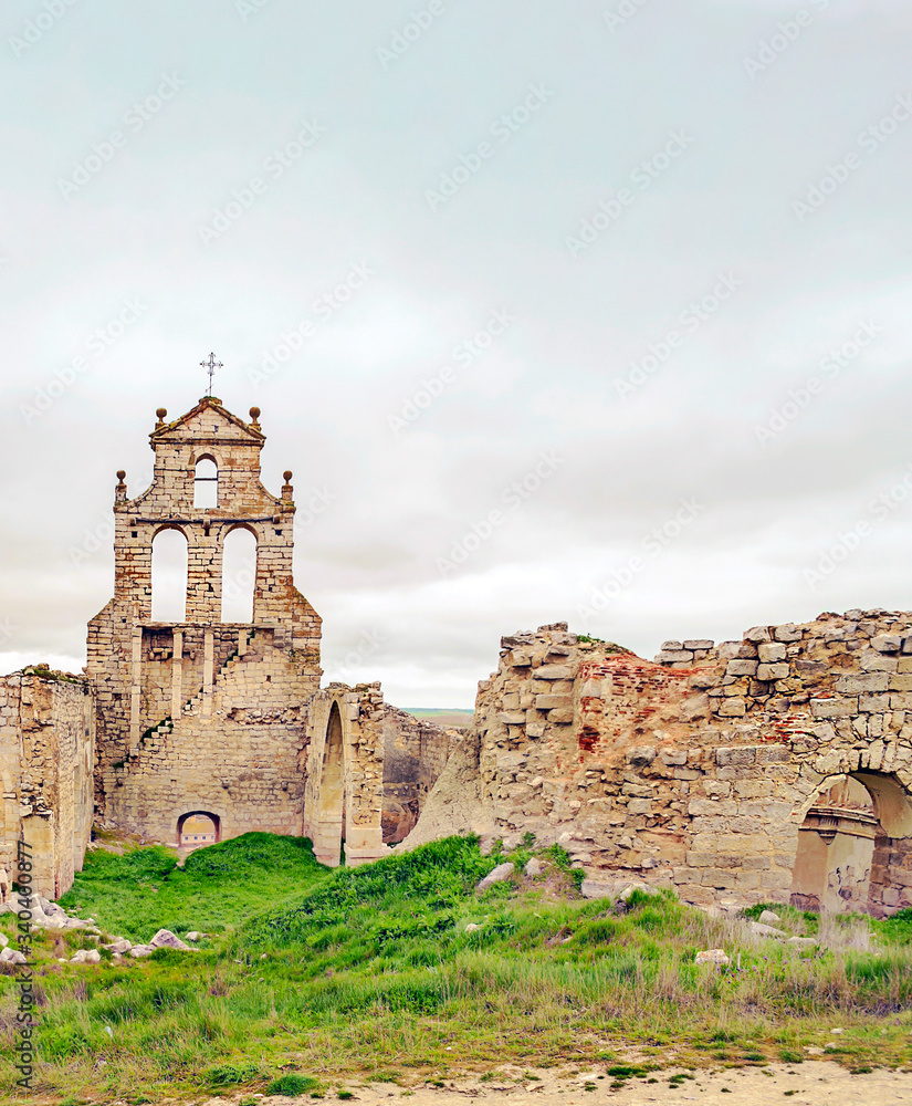 Church in ruins in Mota del Marques
