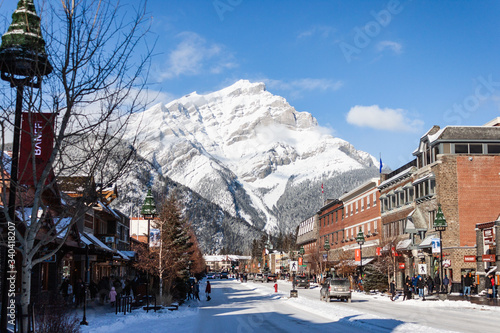 Obraz na plátně Banff in the winter with mountains