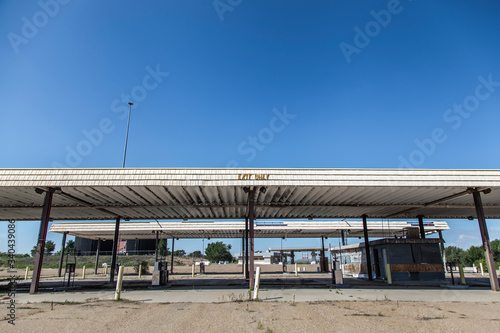 abandoned gas station in New Mexico © Raquel