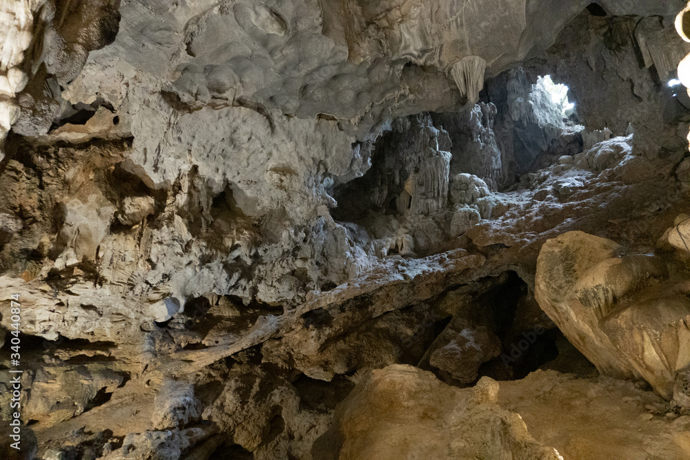 Naklejka premium ティエンクン鍾乳洞