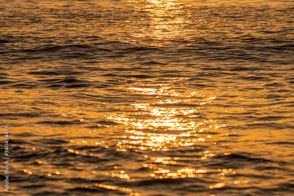 夕日に染まる海　小笠原