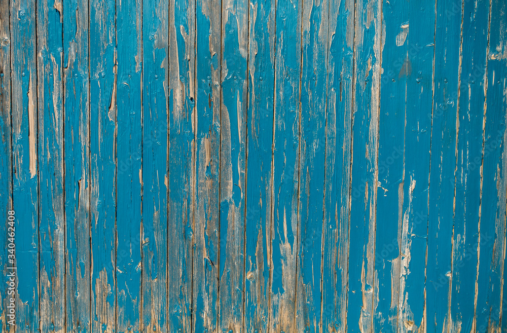 Lack blättert ab von altem blauen Holztor Lack blättert ab von altem blauen Holztor