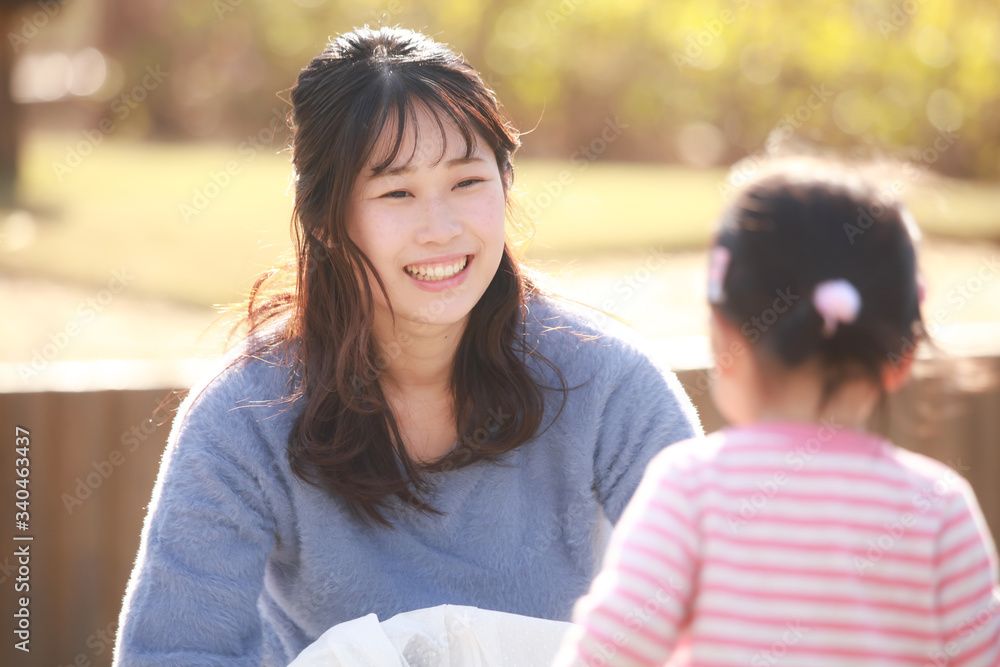 笑顔の母親 笑顔の母親