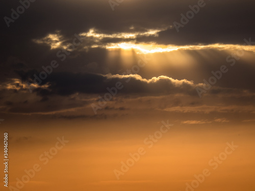 Sonnenuntergang und Wolkenhimmel © focus finder