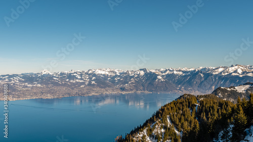 Obraz na płótnie Vue sur le lac Léman et le Jura Suisse depuis Thollon-les-Mémises w salonie