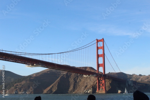 Golden gate en pleno paso de navegación