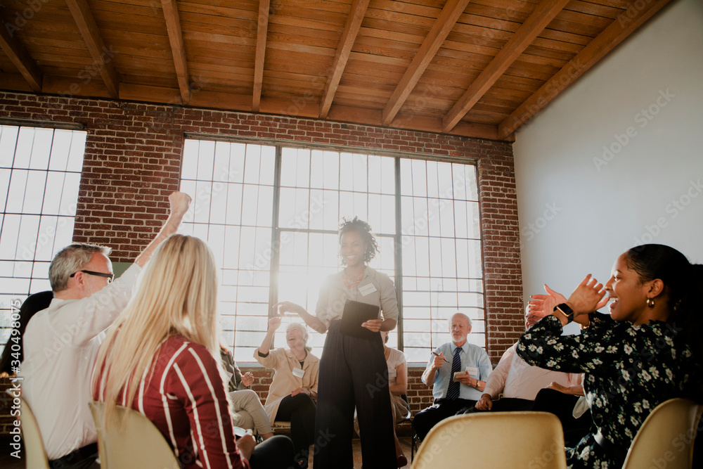 © rawpixel.com - Answering a question