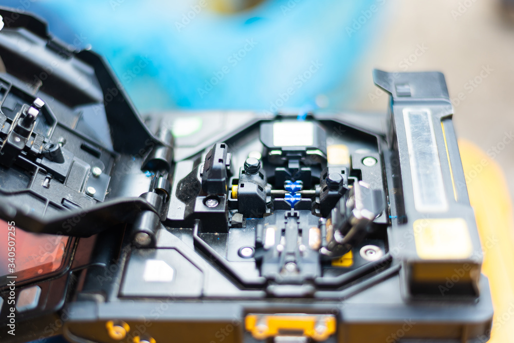 Obraz premium Splicing machine for fusion splice a fiber optic cable