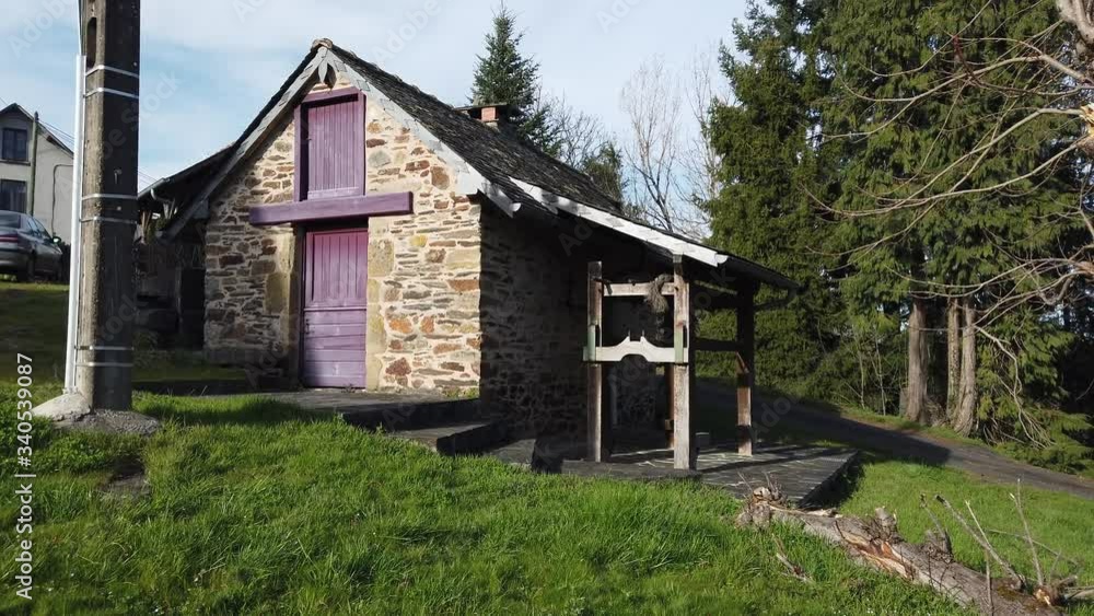 Allassac (Corrèze, France) - Les trois villages - Verdier bas - Four à pain et métier à ferrer Allassac (Corrèze, France) - Les trois villages - Verdier bas - Four à pain et métier à ferrer
